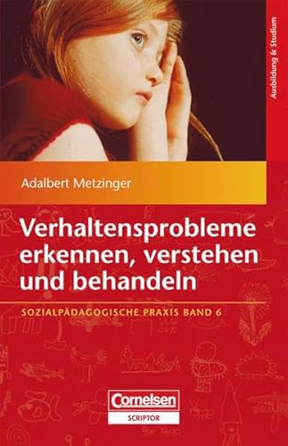 Beispielbild fr Sozialpdagogische Praxis: Band 6 Verhaltensprobleme erkennen, verstehen und behandeln (Sozialpdagogische Praxis - Arbeitsbcher fr die Ausbildung von Erzieherinnen) von Peter Thiesen (Herausgeber), Adalbert Metzinger (Autor) Erzieher Erzieherin Kindergartenpdagogik Vorschulpdagogik Kindergarten Verhaltensaufflligkeit Verhaltensstrung Verhaltensstrungen Vorschulpdagoge Sozialwissenschaften Pdagogik Erzieherausbildung Verhaltensaufflligkeit Verhaltensstrung Zur Tagesarbeit von ErzieherInnen gehrt der Umgang mit den unterschiedlichsten Verhaltensproblemen von Kindern und Jugendlichen. Sie reichen von Sprach- und Wahrnehmungsstrungen, Defiziten im Sozialverhalten, Aggressionen, Essstrungen, Hyperaktivitt und Suchtgefhrdung bis hin zu vielschichtigen psychosomatischen Symptomen. In diesem 6. Band der Reihe "Sozialpdagogische Praxis" beschreibt Adalbert Metzinger auf leicht verstndliche Art und Weise die am hufigsten auftretenden Verhaltensaufflligkeiten und -strungen. zum Verkauf von BUCHSERVICE / ANTIQUARIAT Lars Lutzer