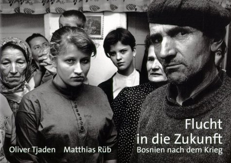 9783716512555: Flucht in die Zukunft - Bosnien nach dem Krieg.