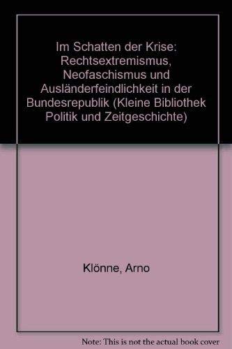 9783760910314: Im Schatten der Krise: Rechtsextremismus, Neofaschismus und Ausländerfeindlichkeit in der Bundesrepublik (Kleine Bibliothek) (German Edition)