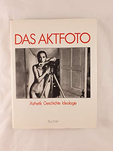 Stock image for Das Aktfoto. Ansichten vom Krper im fotografischen Zeitalter. sthetik, Geschichte, Ideologie. Enthlt: Leni Riefenstahl, Henri Cartier-Bresson, Helmut Newton, L. Moholy-Nagy, u.v.a. for sale by medimops