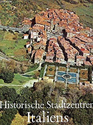 Stock image for Historische Stadtzentren Italiens. Unter Mitarb. v. Giulio Ferrando u. Garol Rocca. for sale by Bojara & Bojara-Kellinghaus OHG