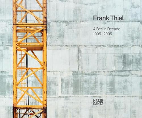 Imagen de archivo de Frank Thiel: A Berlin Decade 1995-2005 (German/English) a la venta por Antiquariat UEBUE