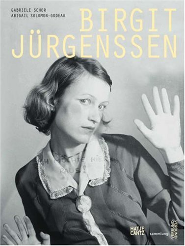 Beispielbild fr Birgit Jrgenssen. Mit Beitrgen von Elisabeth Bronfen, Sigrid Schade, Gabriele Schor, Abigail Solomon-Godeau, Geraldine Spiekermann. zum Verkauf von Antiquariat am St. Vith