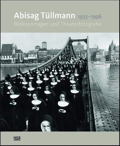 Beispielbild fr Abisag Tllmann 1935-1996 - Bildreportagen und Theaterfotografie (German) zum Verkauf von Antiquariat UEBUE