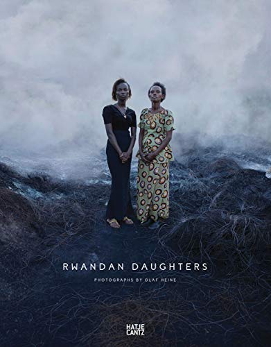 Beispielbild fr Rwandan Daughters. Photographs by Olaf Heine. zum Verkauf von Klaus Kuhn Antiquariat Leseflgel