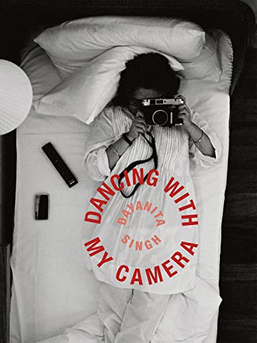 Beispielbild fr Dayanita Singh: Dancing with my Camera (Fotografie) zum Verkauf von medimops