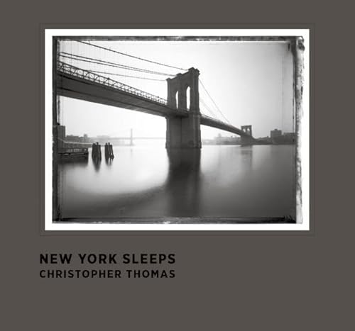 Imagen de archivo de New York Sleeps a la venta por Better World Books