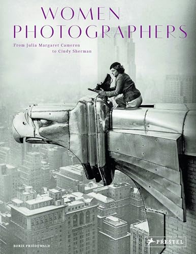 Beispielbild fr Women Photographers: From Julia Margaret Cameron to Cindy Sherman zum Verkauf von WorldofBooks