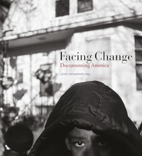 Stock image for Facing Change : Documenting America for sale by Better World Books