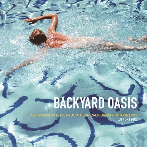 Beispielbild fr Backyard Oasis: The Swimming Pool in Southern California Photography, 1945-1982 zum Verkauf von Zoom Books Company