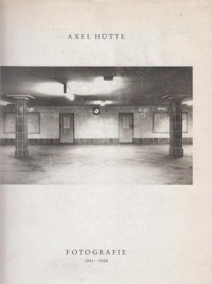 Imagen de archivo de Architektur: Berlin, London, Paris, Venezia, Xanten : Axel Hu?tte, 1981-1988 (Fu?hrer des Regionalmuseums Xanten) (German Edition) a la venta por Nicholas J. Certo