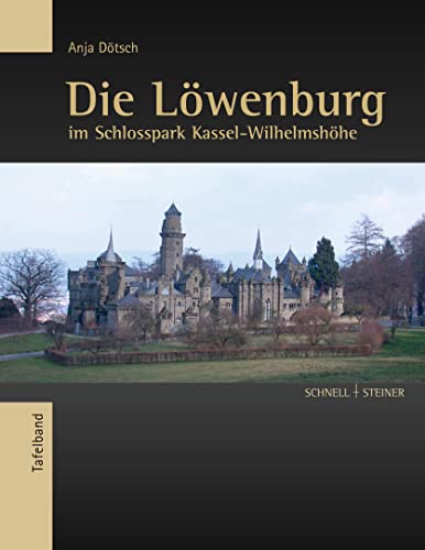 Die Löwenburg im Schlosspark Kassel- Wilhelmshöhe: Eine künstliche Ruine des späten 18. Jahrhunde...