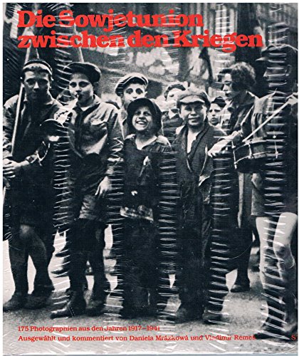 Beispielbild fr Von Moskau nach Berlin Der Krieg im Osten 1941-45, gesehen von russischen Fotografen (Einleitung von Heinrich Bll) zum Verkauf von Antiquariat Smock