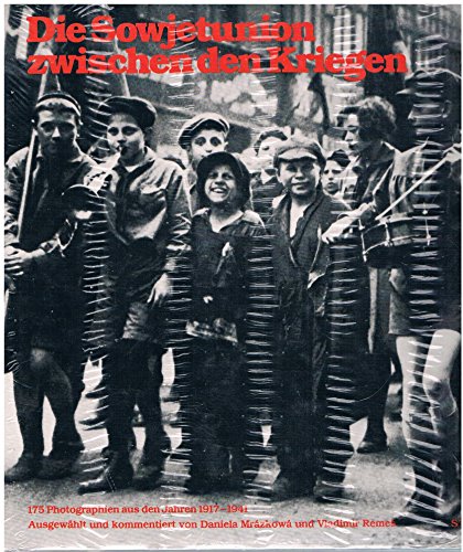 Von Moskau nach Berlin : der Krieg im Osten 1941 - 45, gesehen von russischen Fotografen. Hrsg. von Daniela Mrázkowá u. Vladimir Remes. Mit histor. Anm. von A. J. P. Taylor. Einl. von Heinrich Böll. [Aus d. Engl. übertr. von Ludwig von Müller]. - Mrázková, Daniela (Hrsg.)