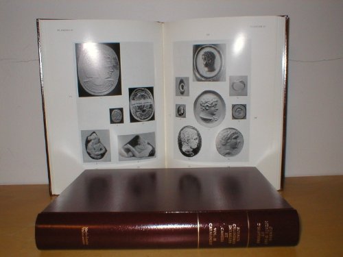 Beispielbild fr Les Portraits, les Masques de Thatre, les Symboles Politiques. Une contribution  l'histoire des civilisations hellnistique et Romaine [2 Vols. Compl.]. zum Verkauf von Antiquariaat Schot