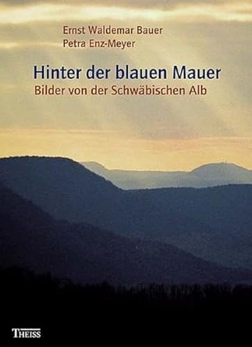 Stock image for Hinter der blauen Mauer: Bilder von der Schwbischen Alb for sale by medimops