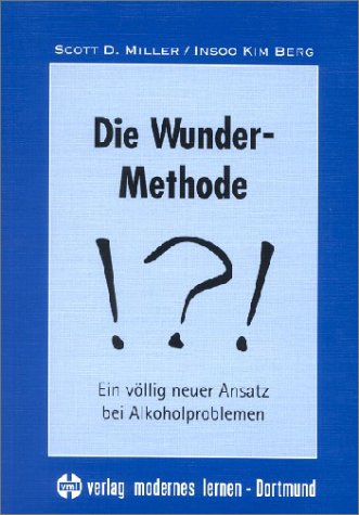 Beispielbild fr Die Wunder-Methode: Ein vllig neuer Ansatz bei Alkoholproblemen von Jrgen Hargens, Andreas Schindler, Insoo Kim Berg und Scott D. Miller Die Wunder-Methode Dieses Buch stellt einen neuen therapeutischen Ansatz vor, der sich nicht auf die Vergangenheit oder auf die Gegenwart konzentriert, sondern auf die Zukunft. Dieser Ansatz konzentriert sich auch nicht auf Probleme, sondern auf Lsungen. Deshalb fordern Miller und Berg den Leser oder die Leserin auf, sich ein Wunder vorzustellen. Die Erarbeitung dieses "ersten Schrittes" - Ihres persnlichen Wunders - bildet den Kern des Vorgehens. Die AutorInnen helfen Ihnen, sich eine Zukunft vorzustellen, in der Trinken kein Problem ist und dabei, kleine, konkrete und erreichbare Ziele zu formulieren, die Ihre Zukunft Schritt fr Schritt Wirklichkeit werden lassen. Vorliegendes Buch ist im Gegensatz zu "Kurzzeittherapie bei Alkoholproblemen. Ein lsungsorientierter Ansatz", welches ich mir ebenfalls besorgt habe, nicht(nur) fr Therapeuten, sond zum Verkauf von BUCHSERVICE / ANTIQUARIAT Lars Lutzer