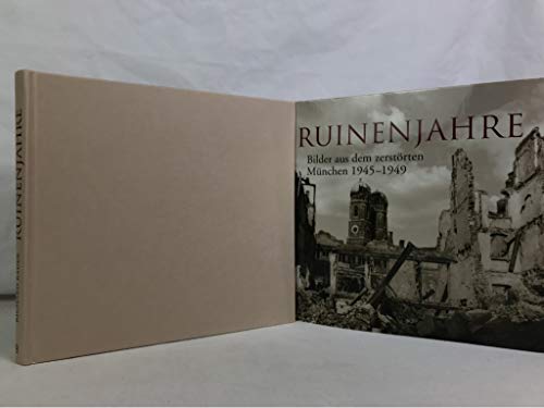 Beispielbild fr Ruinenjahre. Bilder aus dem zerstrten Mnchen 1945-1949. zum Verkauf von Antiquariaat Schot
