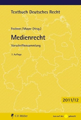 Medienrecht: Vorschriftensammlung von Frank Fechner Textbuch Deutsches Recht Die Sammlung befindet sich auf dem Stand Januar 2011 und bietet eine komprimierte Zusammenfassung der wichtigsten medienrechtlichen Vorschriften aus den Bereichen Presse, Rundfunk, Buch, Film und Multimediarecht. Darüber hinaus finden sich zahlreiche übergeordnete Rechtsvorschriften wie z.B. UrhG, UrhWG, UWG u.v.m. Diese werden zusätzlich in Form von Synopsen landesrechtlicher Vorschriften, systematischen Hinweisen und Querverweisen nutzergerecht aufbereitet. Aktuell eingearbeitet sind die Änderungen, die der 14. Rundfunkänderungsstaatsvertrag mit sich gebracht hat. An der Universität des Saarlandes wurde die Sammlung bereits in die Liste der für die Schwerpunktbereichsprüfung zulässigen Hilfsmittel aufgenommen. Über den Autor: Die Herausgeber Prof. Dr. Frank Fechner, Lehrstuhl für Öffentliches Recht, TU Ilmenau. Ass. iur. Johannes C. Mayer, DHV Speyer. - Frank Fechner