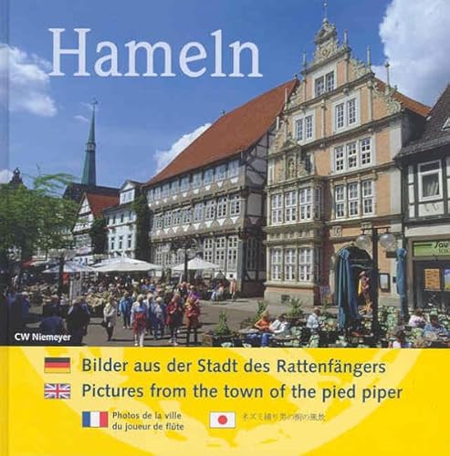 Beispielbild fr Hameln: Bilder aus der Stadt des Rattenfängers / Pictures from the town of the pied piper zum Verkauf von WorldofBooks