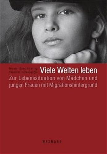 Stock image for Viele Welten leben: Zur Lebenssituation von Mdchen und jungen Frauen mit Migrationshintergrund for sale by Better World Books