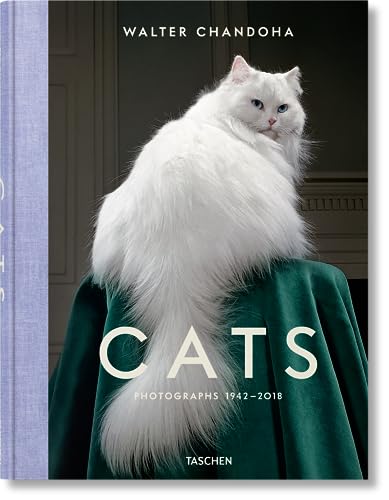 Imagen de archivo de Cats: Photographs 1942 - 2018 a la venta por Redux Books