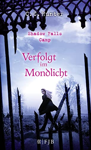 Stock image for Verfolgt im Mondlicht - Shadow Falls Camp - Band 4 for sale by PRIMOBUCH
