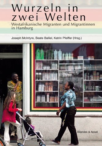 9783860998045: Wurzeln in zwei Welten: Westafrikanische Mitgrantinnen und Migranten in Hamburg