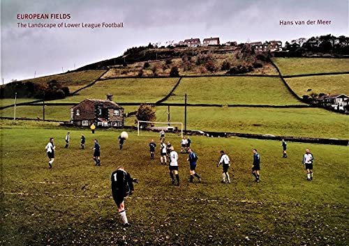 Hans van der Meer: European Fields: The Landscape of Lower League Football (9783865211910) by Kuper, Simon