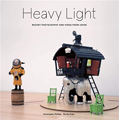 Beispielbild fr Heavy Light: Recent Photography and Video from Japan zum Verkauf von medimops