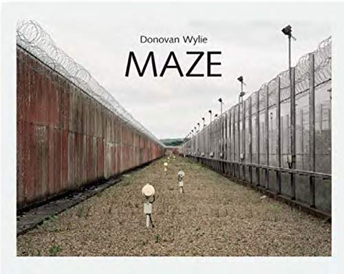 Imagen de archivo de Donovan Wylie: Maze a la venta por Ludilivre Photobooks