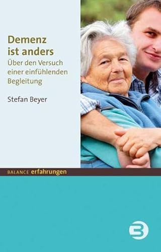 Beispielbild fr Demenz ist anders. ber den Versuch einer einfhlenden Begleitung Altenpflege Demenzkranke Pflege Altersverwirrtheit Alzheimer Psychologe Altenhilfe klientenzentrierte Gesprchsfhrung Focusing Angewandte Psychologie Medizin Pharmazie Klinik Praxis Psychiatrie Psychotherapie Erfahrungsberichte Stefan Beyer Die Pflege von Demenzkranken ist eine groe Herausforderung fr Angehrige. Viele scheuen auch deshalb davor zurck, weil sie nicht wissen, wie sie ihnen angemessen begegnen knnen. Geradezu unvorstellbar scheint, dass diese Erfahrung eine Bereicherung sein knnte. Dieses Buch ist der Gegenbeweis.Stefan Beyer hatte den Vorteil einer pdagogischen Ausbildung, als er sich auf die Betreuung seiner Mutter einlie, und hat auf dieser Grundlage im Laufe der Pflegezeit Methoden fr Gesprche und Umgangsweisen gesammelt und zum Teil selbst entwickelt, die sowohl ihm als auch seiner Mutter gefielen bzw. gut taten. Doch seine Vorschlge und Methoden kann nahezu jeder - auch ohne professionelle zum Verkauf von BUCHSERVICE / ANTIQUARIAT Lars Lutzer