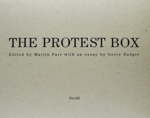 9783869301242: Protest on Paper presented by Martin Parr (5 Vol. in a Box) /anglais