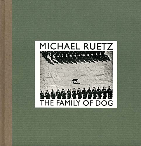 9783869305752: Michael Ruetz: The Family of Dog