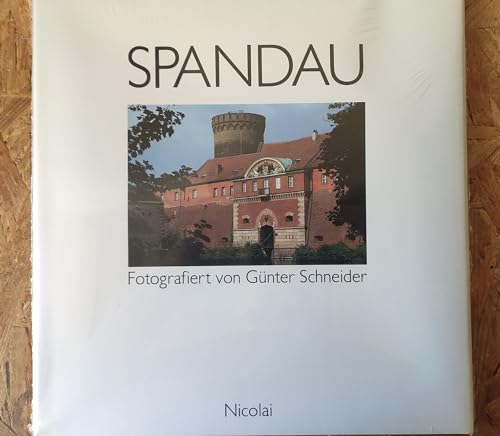 Stock image for Spandau. Ein Bezirk von Berlin for sale by medimops