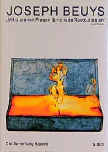 Joseph Beuys. 'Mit dummen Fragen fängt jede Revolution an'. Die Sammlung Staeck. Mit SIGNATUR von Klaus Staeck. - Staeck, Klaus