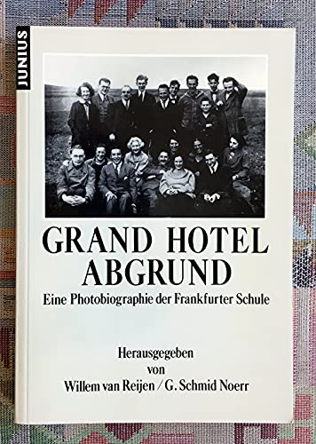 Beispielbild fr Grand Hotel Abgrund: Eine Photobiographie der Kritischen Theorie zum Verkauf von Antiquariat Armebooks