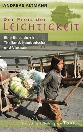 Der Preis der Leichtigkeit: Eine Reise durch Thailand, Kambodscha und Vietnam [Gebundene Ausgabe] Andreas Altmann (Autor) Malik on Tour Seit vielen Jahren ist das Reisen, das Unterwegssein mit leichtem Gepäck, für Andreas Altmann eine existentielle Daseinsform. Unstillbarer Erfahrungshunger, seine Lust auf Abenteuer, treiben ihn zu immer neuen Erfahrungen an. Sein Ziel ist dieses Mal Südostasien: Thailand (mit einem Abstecher nach Myanmar), Kambodscha, Vietnam. Er reist ohne festen Plan, immer seiner Intuition folgend. Dabei meidet er die Touristenströme, interessiert sich für die kleinen Dinge, für die Ränder der Zivilisation, für die Menschen und ihre Geschichten. Altmann ist ein scharfer Beobachter und ein begnadeter Zuhörer. Er begegnet Bettelmönchen und Schuhputzern, ehemaligen Kriegsfotografen und Barbesitzern, Überlebenden der Kriege und Folterknechten verflossener Regimes, Zivilisationsmüden und Gestrandeten, Schnapsbrennern und Huren, einem alten Schriftsteller und einer exzen - Andreas Altmann (Autor)