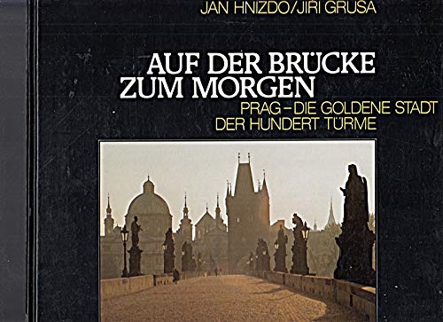 Stock image for Auf der Brücke zum Morgen. Prag - Die goldene Stadt der hundert Türme [Hardcover] for sale by tomsshop.eu