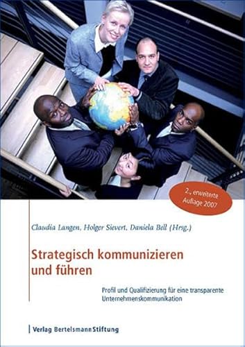 Stock image for Strategisch kommunizieren und fhren: Profil und Qualifizierung fr eine transparente und internationale Unternehmenskommunik von Daniela Bell, Claudia Langen und Holger Sievert for sale by BUCHSERVICE / ANTIQUARIAT Lars Lutzer