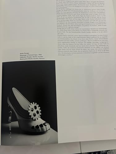 Die verlassenen Schuhe : [die Ausstellung im Rheinischen Landesmuseum Bonn ist eine gemeinsame Veranstaltung des Landschaftsverbandes Rheinland und des Ministeriums für Bundesangelegenheiten des Landes Nordrhein-Westfalen]. Rheinisches Landesmuseum Bonn. Hrsg. von Klaus Honnef . [Katalog, Bearb.: Brigitte Schlüter] - Honnef, Klaus (Herausgeber) und Brigitte (Mitwirkender) Schlüter