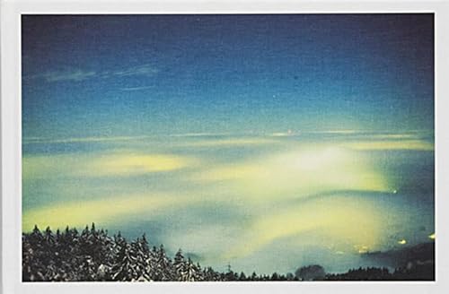 Beispielbild fr Andreas Zust: Fluoreszierende Nebelmeere / Fluorescent Seas of Fog zum Verkauf von ANARTIST