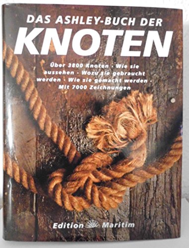 Imagen de archivo de Das Ashley-Buch der Knoten: ber 3800 Knoten, wie sie aussehen, wozu sie gebraucht werden, wie sie entstanden sind, wie sie gemacht werden [Gebundene Ausgabe] Knotenliebhaber Sport Segeln Tauchen Wassersport Knotenkunde Clifford W. Ashley (Autor), Gerhard Meyer-Uhl (bersetzer) Knotenliebhaber Sport Segeln Tauchen Wassersport Knotenkunde Wassersportler Segler Knoten ISBN-10 3-922117-37-6 / 3922117376 ISBN-13 978-3-922117-37-7 / 9783922117377 In diesem Standardwerk ber Knoten finden sich mehr als 3800 verschiedene Knoten, Steke, Schmuckknoten und Fancywork samt einer detaillierten Anleitung zu deren Herstellung. Auf ber 600 Seiten und mit mehr als 7000 Zeichnungen werden die Entstehung und Herkunft der Knoten   mit all ihren Variationen, die im Lauf der Jahrhunderte entwickelt wurden   erklrt. Auch wenn den Seglern und Seefahrern, die Knoten am hufigsten gebrauchen, der grte Raum gewidmet ist, so werden doch Knoten aus ber 90 anderen Berufen vorgestellt. Der Marinemaler Clifford a la venta por BUCHSERVICE / ANTIQUARIAT Lars Lutzer