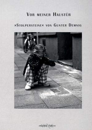Beispielbild fr Vor meiner Haustr - "Stolpersteine" von Gunter Demnig : ein Begleitbuch. hrsg. von Joachim Rnneper zum Verkauf von Antiquariat  Udo Schwrer