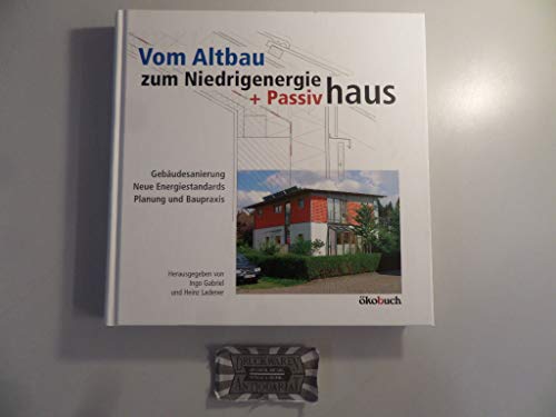 Stock image for Vom Altbau zum Niedrigenergie- und Passivhaus: Gebudesanierung, neue Energiestandards, Planung und Baupraxis for sale by medimops