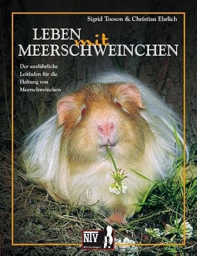 Stock image for Leben mit Meerschweinchen - Cavia aparea f. porcellus: Der ausführliche Leitfaden für die Haltung von Meerschweinchen (Fachliteratur Kleinsäuger) [Paperback] Tooson, Sigrid and Ehrlich, Christian for sale by tomsshop.eu