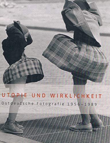Stock image for Utopie und Wirklichkeit: Ostdeutsche Fotografie 1956-1989 for sale by ANARTIST