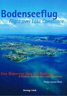 Beispielbild fr Bodenseeflug -/ Flight over Lake Constance Eine Bilderreise ber den Bodensee / A pictorial journey over Lake Constance zum Verkauf von Antiquariat Smock