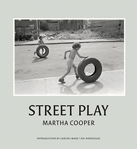 Beispielbild fr Street Play zum Verkauf von Books From California