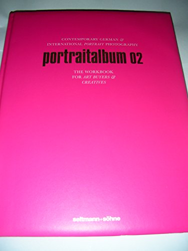 Beispielbild fr Die Alben: portraitalbum 02: Contemporary German and International Portrait Photography. zum Verkauf von medimops